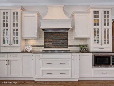 Tiny photo for 213 Walker Avenue, Clarendon Hills, IL 60514 (MLS # 12497714)