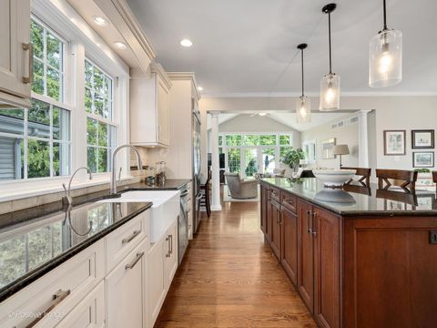 Tiny photo for 213 Walker Avenue, Clarendon Hills, IL 60514 (MLS # 12497714)