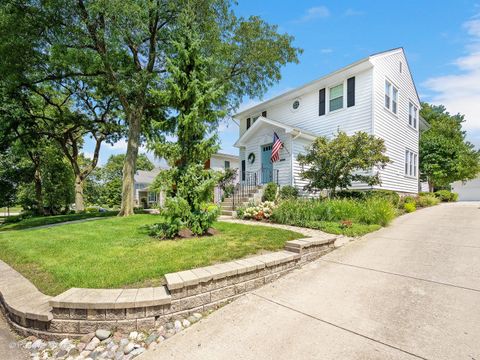 Tiny photo for 213 Walker Avenue, Clarendon Hills, IL 60514 (MLS # 12497714)