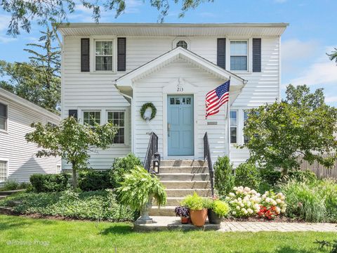 Tiny photo for 213 Walker Avenue, Clarendon Hills, IL 60514 (MLS # 12497714)