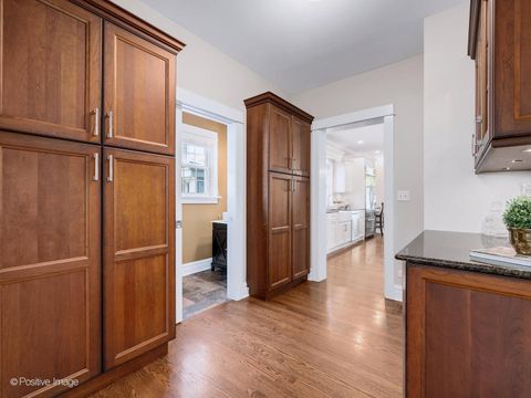 Tiny photo for 213 Walker Avenue, Clarendon Hills, IL 60514 (MLS # 12497714)