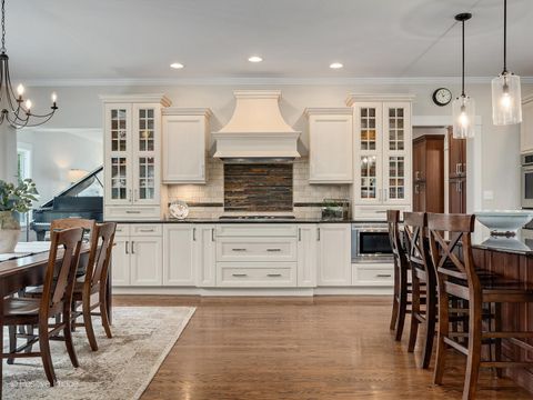 Tiny photo for 213 Walker Avenue, Clarendon Hills, IL 60514 (MLS # 12497714)