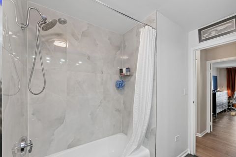Tiny photo for 6033 N SHERIDAN Road #39L, Chicago, IL 60660 (MLS # 12555207)