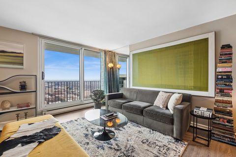 Tiny photo for 6033 N SHERIDAN Road #39L, Chicago, IL 60660 (MLS # 12555207)