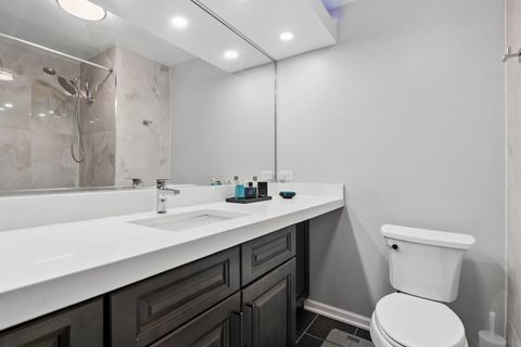 Tiny photo for 6033 N SHERIDAN Road #39L, Chicago, IL 60660 (MLS # 12555207)