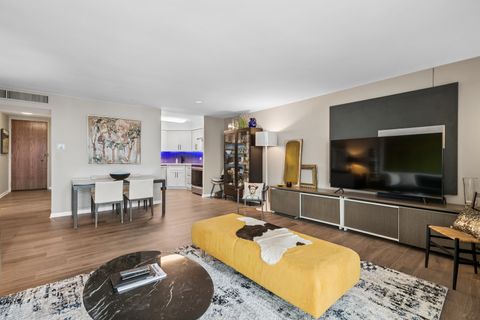 Tiny photo for 6033 N SHERIDAN Road #39L, Chicago, IL 60660 (MLS # 12555207)