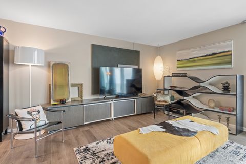 Tiny photo for 6033 N SHERIDAN Road #39L, Chicago, IL 60660 (MLS # 12555207)