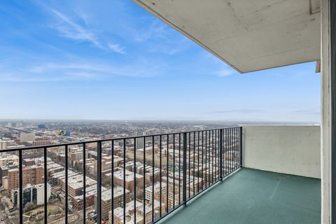 Tiny photo for 6033 N SHERIDAN Road #39L, Chicago, IL 60660 (MLS # 12555207)