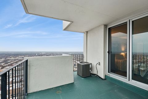 Tiny photo for 6033 N SHERIDAN Road #39L, Chicago, IL 60660 (MLS # 12555207)