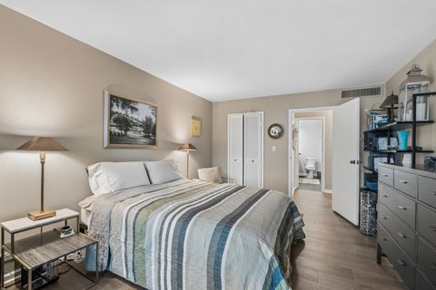 Tiny photo for 6033 N SHERIDAN Road #39L, Chicago, IL 60660 (MLS # 12555207)