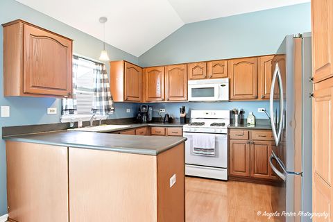 Tiny photo for 2019 Aspen Drive, Woodstock, IL 60098 (MLS # 12491822)