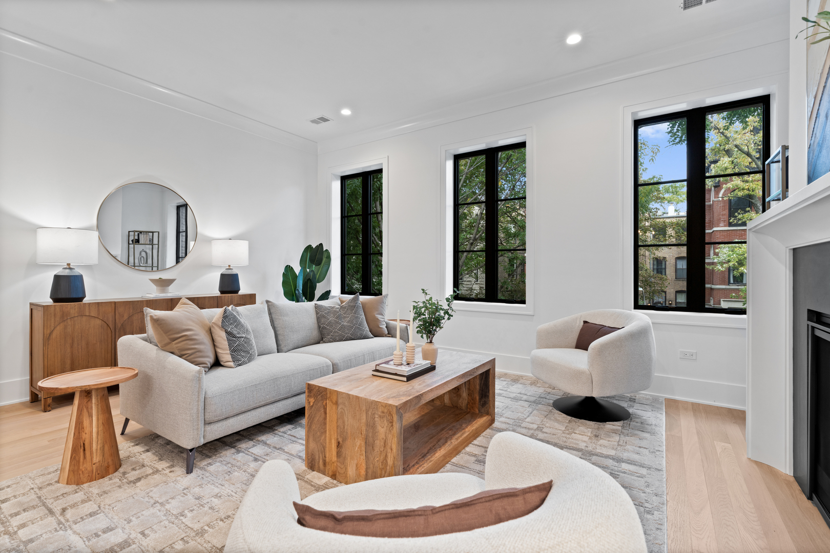 2118 N Sheffield Avenue 2