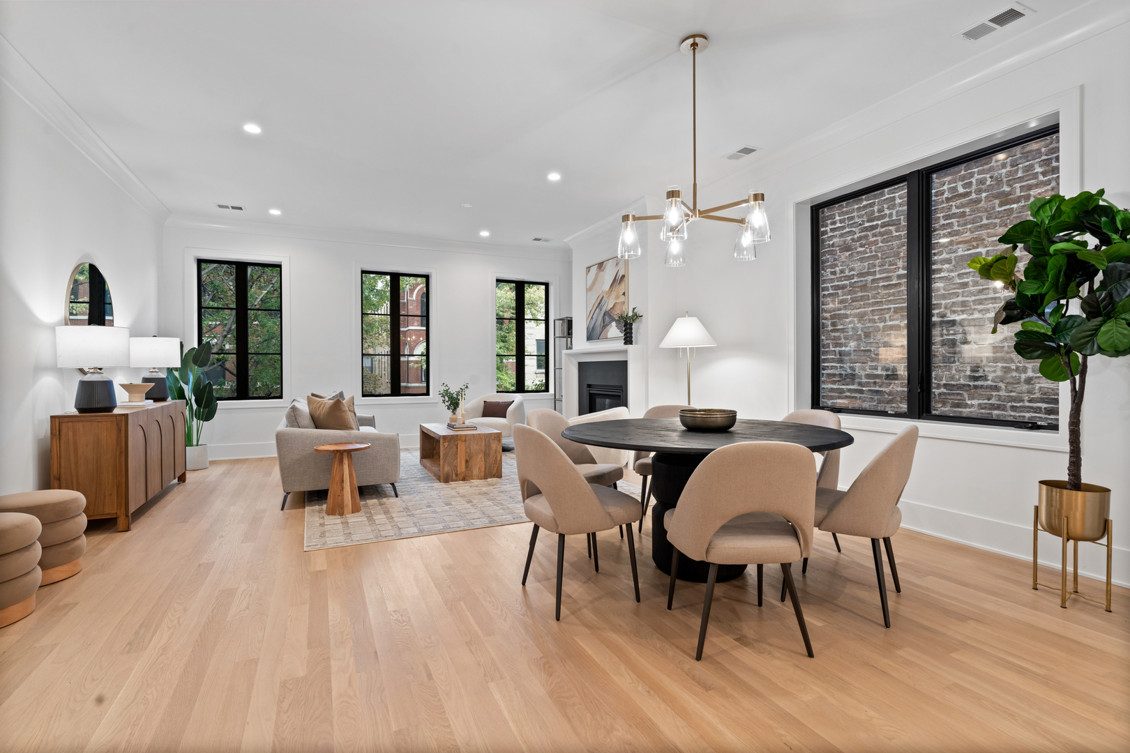 2118 N Sheffield Avenue 2