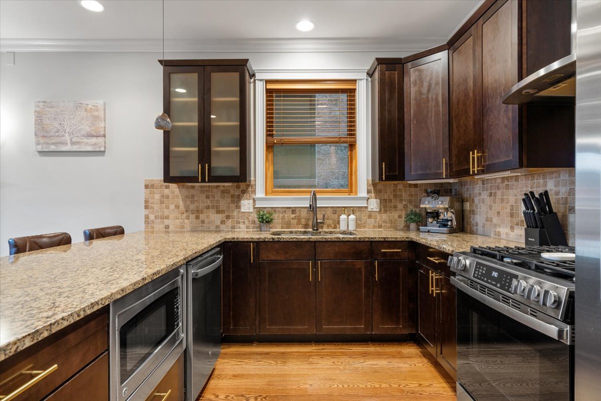 863 N Hermitage Avenue 2