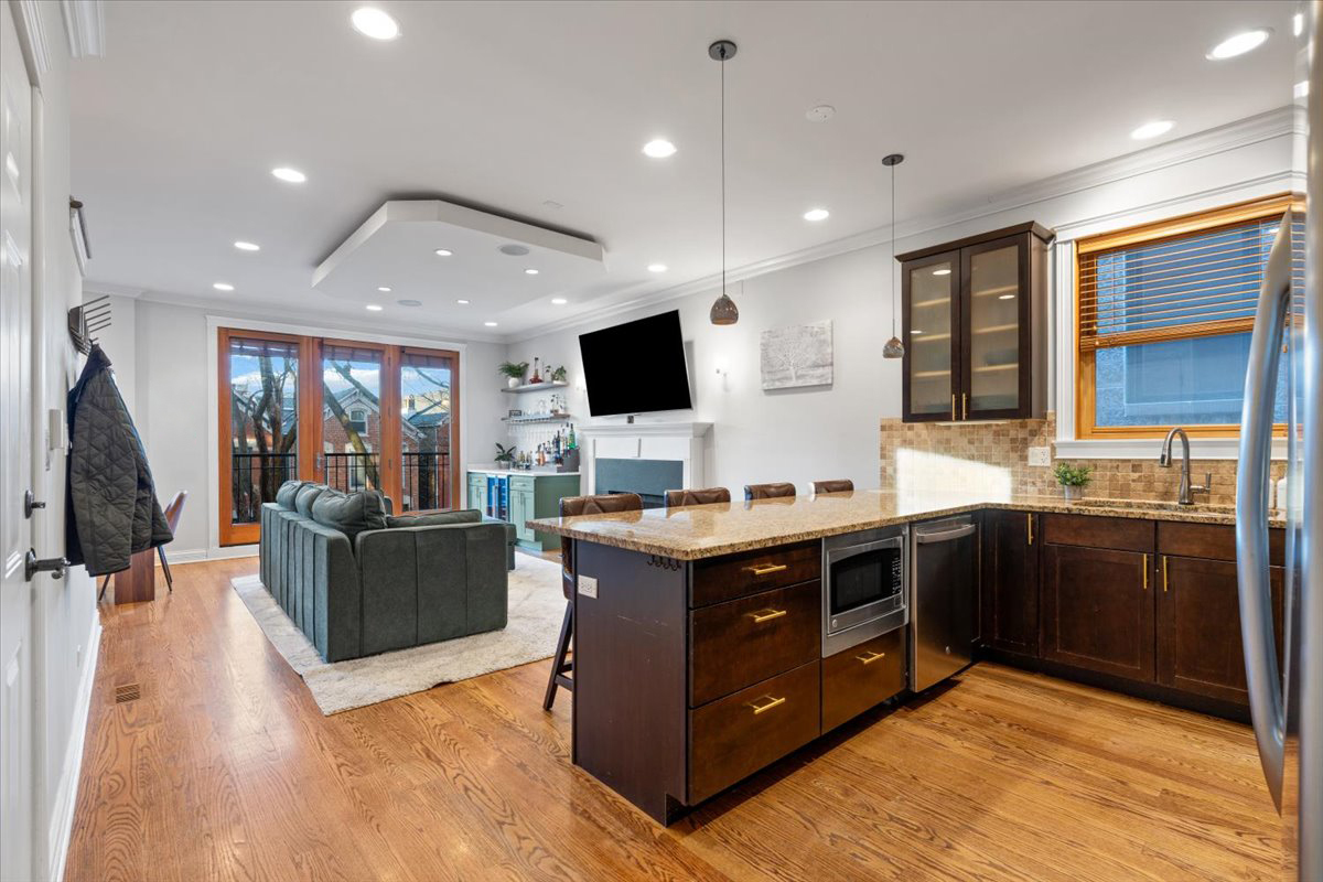 863 N Hermitage Avenue 2