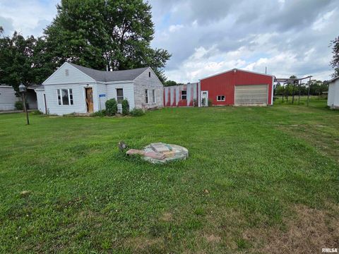 Photo of 2320 W MAIN Street, Salem, IL 62881 (MLS # EB458885)