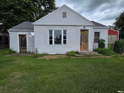 Tiny photo for 2320 W MAIN Street, Salem, IL 62881 (MLS # EB458885)