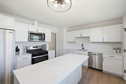 Tiny photo for 17800 Central Park Avenue, Country Club Hills, IL 60478 (MLS # 12731113)