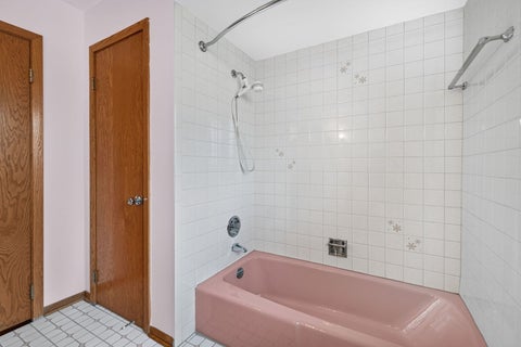 Tiny photo for 304 E Irving Park Road, Roselle, IL 60172 (MLS # 12755814)