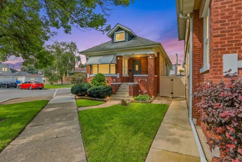 Photo of 5306 N Lynch Avenue, Chicago, IL 60630 (MLS # 12737137)