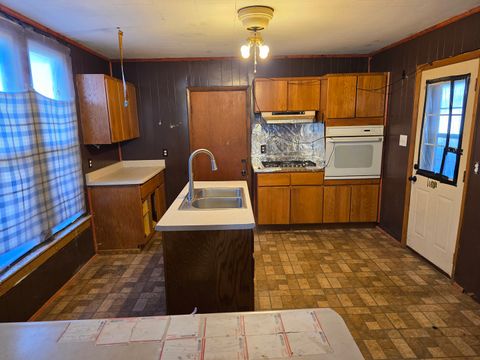 Tiny photo for 850 11th Avenue S, Clinton, IA 52732 (MLS # 12571694)