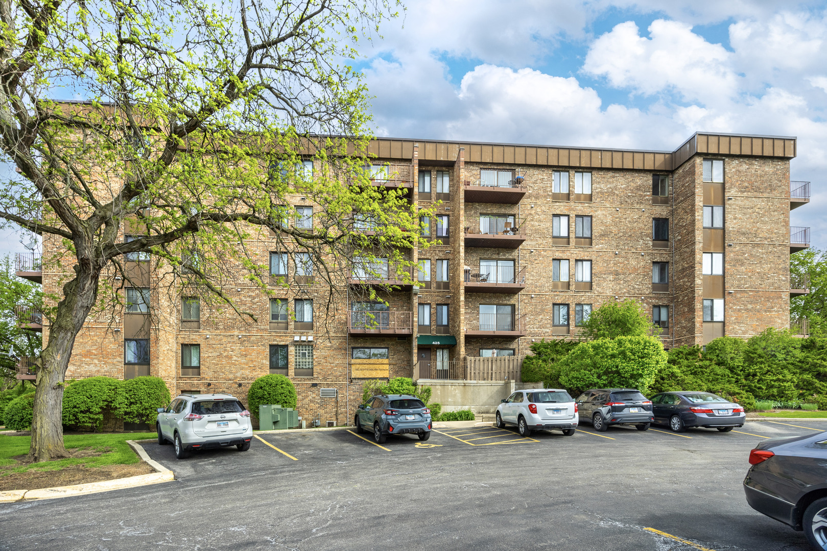 425 WALNUT CREEK Lane 1608