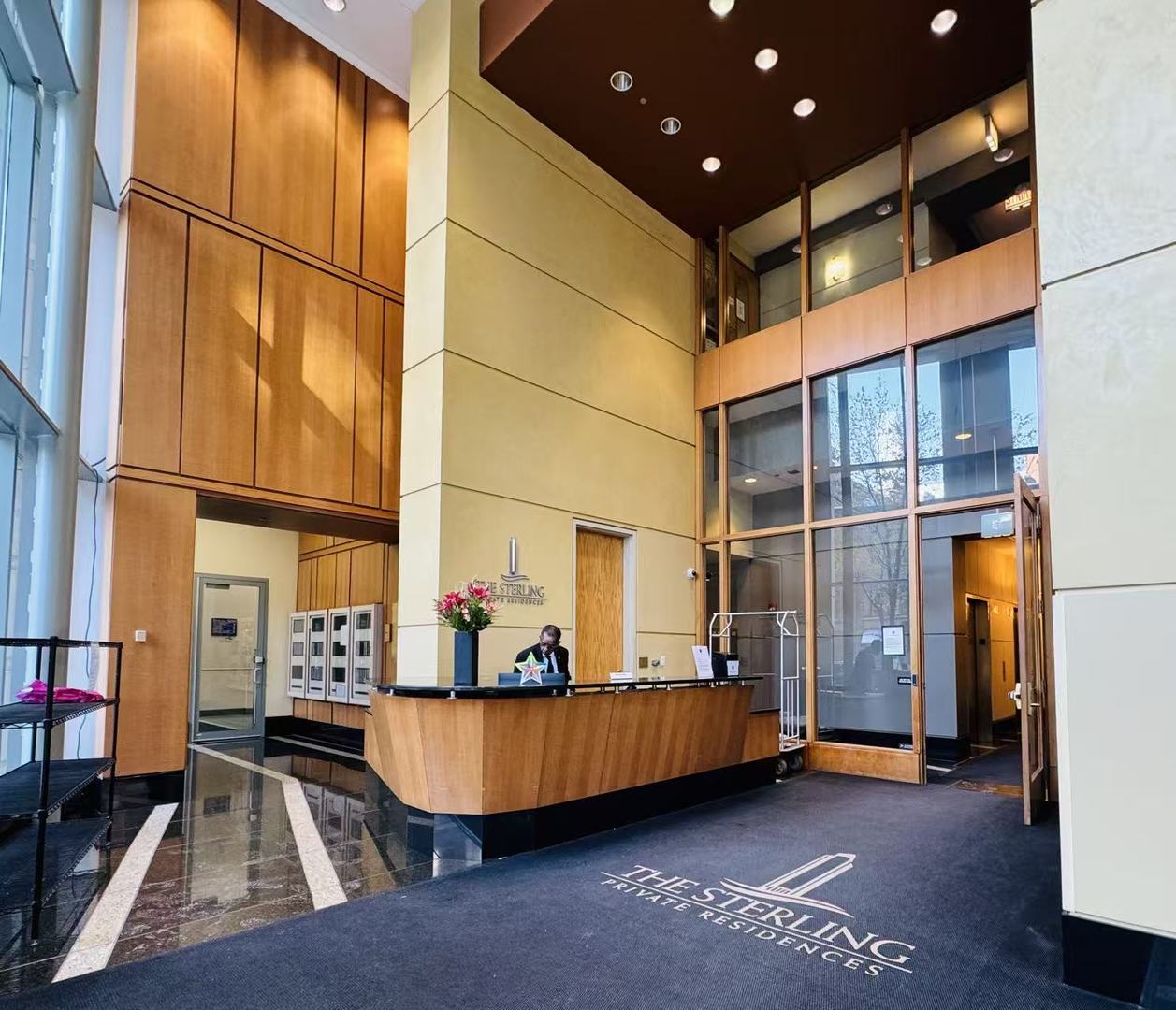 345 N LaSalle Drive 306