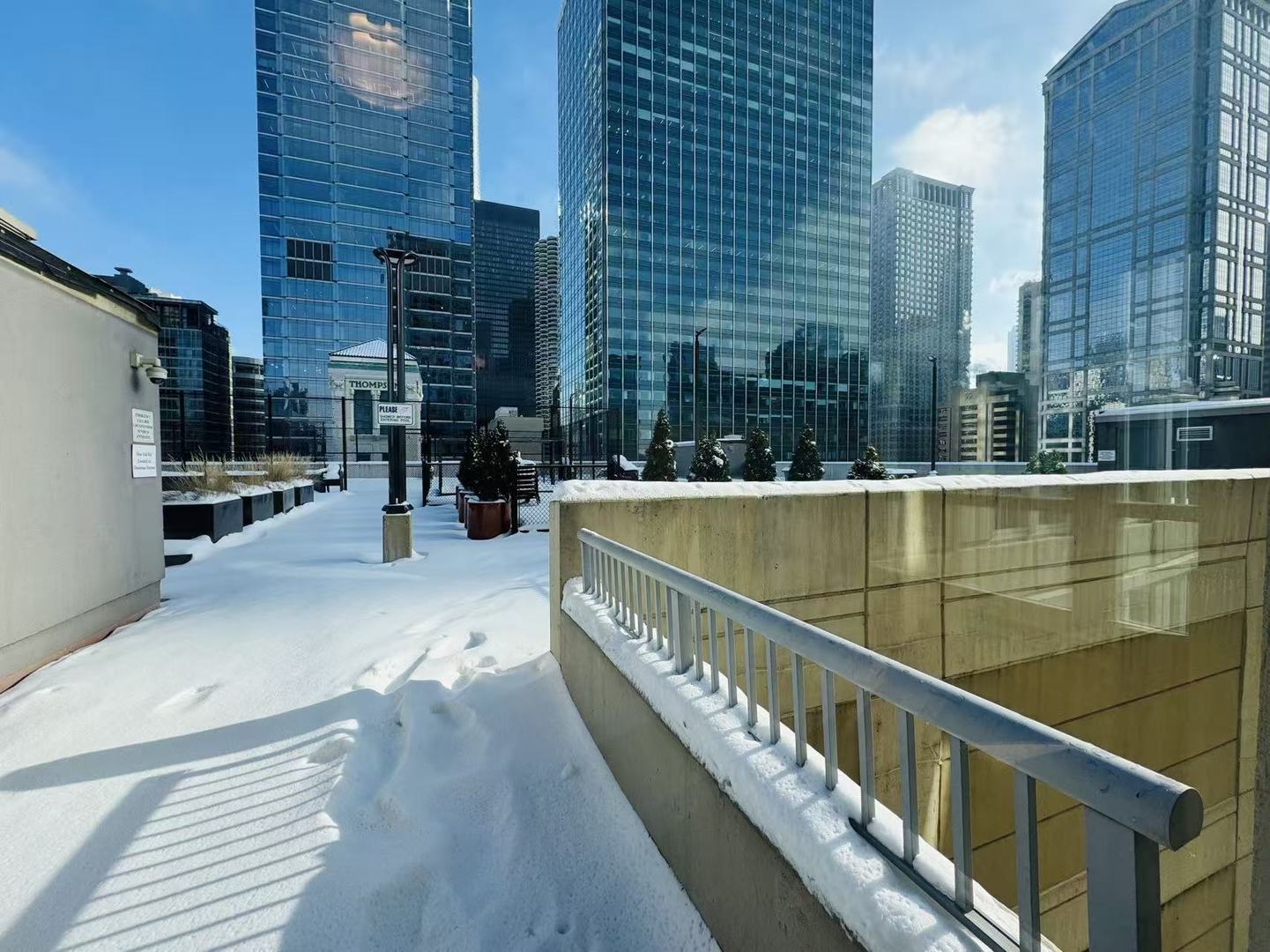 345 N LaSalle Drive 306