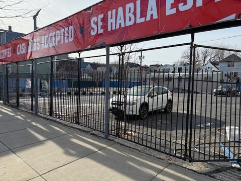 2730 N Western Avenue Chicago IL 60647