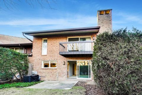 Tiny photo for 1836 Wildberry Drive #B, Glenview, IL 60025 (MLS # 12574760)