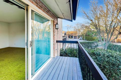 Tiny photo for 1836 Wildberry Drive #B, Glenview, IL 60025 (MLS # 12574760)