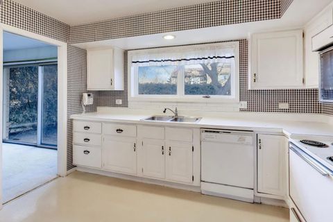 Tiny photo for 1836 Wildberry Drive #B, Glenview, IL 60025 (MLS # 12574760)