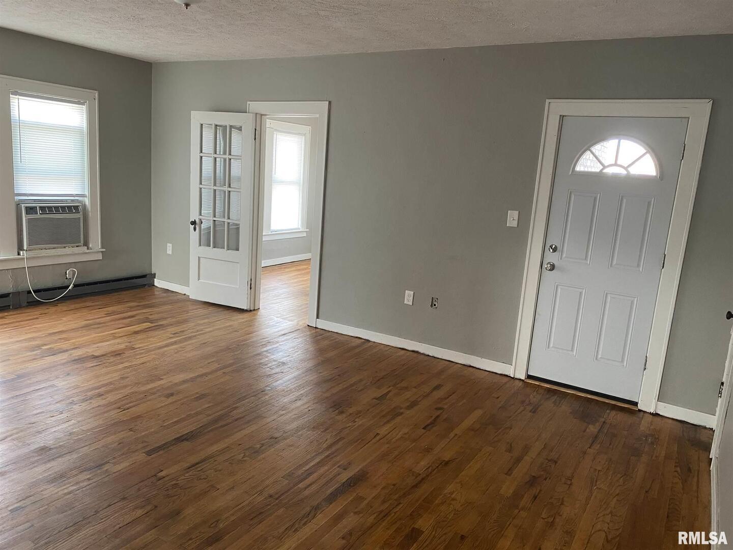 209 E 10TH Street 3