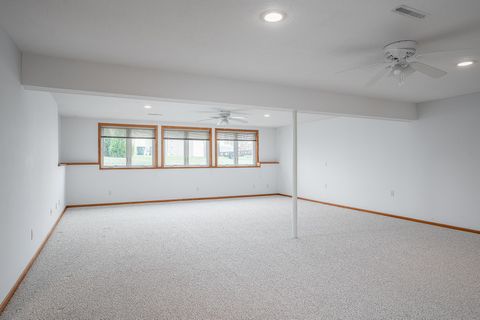 Tiny photo for 5200 Villa Drive #29, Davenport, IA 52806 (MLS # 100000332)