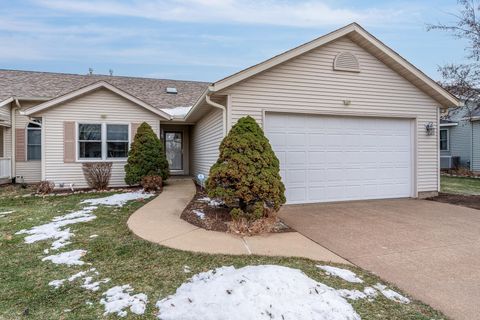 Photo of 5200 Villa Drive #29, Davenport, IA 52806 (MLS # 100000332)