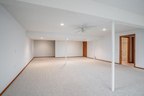 Tiny photo for 5200 Villa Drive #29, Davenport, IA 52806 (MLS # 100000332)