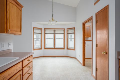 Tiny photo for 5200 Villa Drive #29, Davenport, IA 52806 (MLS # 100000332)