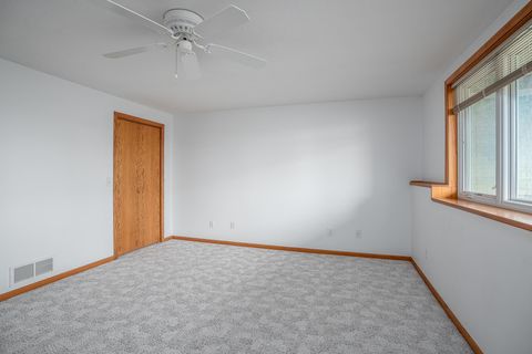 Tiny photo for 5200 Villa Drive #29, Davenport, IA 52806 (MLS # 100000332)