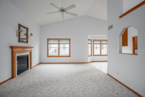 Tiny photo for 5200 Villa Drive #29, Davenport, IA 52806 (MLS # 100000332)