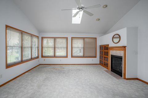 Tiny photo for 5200 Villa Drive #29, Davenport, IA 52806 (MLS # 100000332)