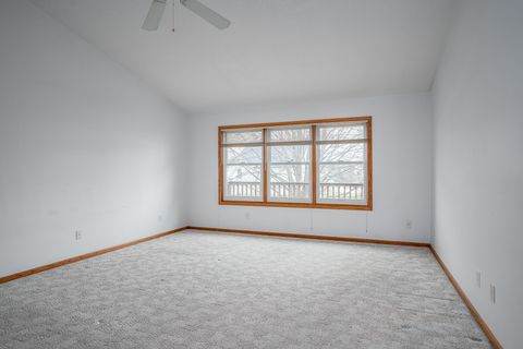 Tiny photo for 5200 Villa Drive #29, Davenport, IA 52806 (MLS # 100000332)