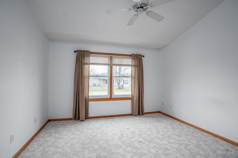 Tiny photo for 5200 Villa Drive #29, Davenport, IA 52806 (MLS # 100000332)