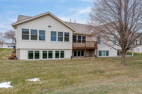 Tiny photo for 5200 Villa Drive #29, Davenport, IA 52806 (MLS # 100000332)