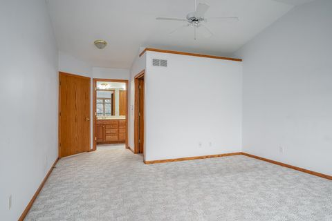 Tiny photo for 5200 Villa Drive #29, Davenport, IA 52806 (MLS # 100000332)