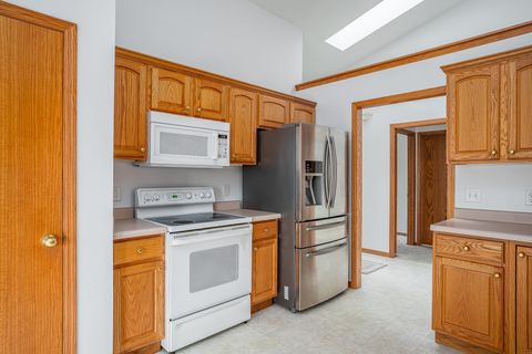 Tiny photo for 5200 Villa Drive #29, Davenport, IA 52806 (MLS # 100000332)