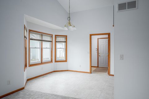 Tiny photo for 5200 Villa Drive #29, Davenport, IA 52806 (MLS # 100000332)