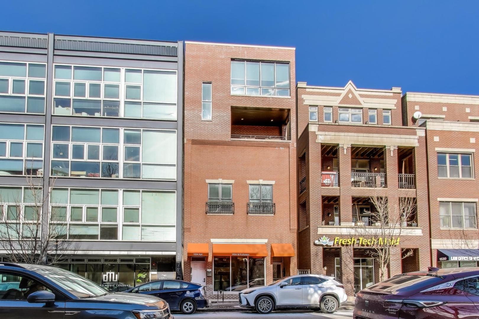 1534 W Fullerton Avenue 3