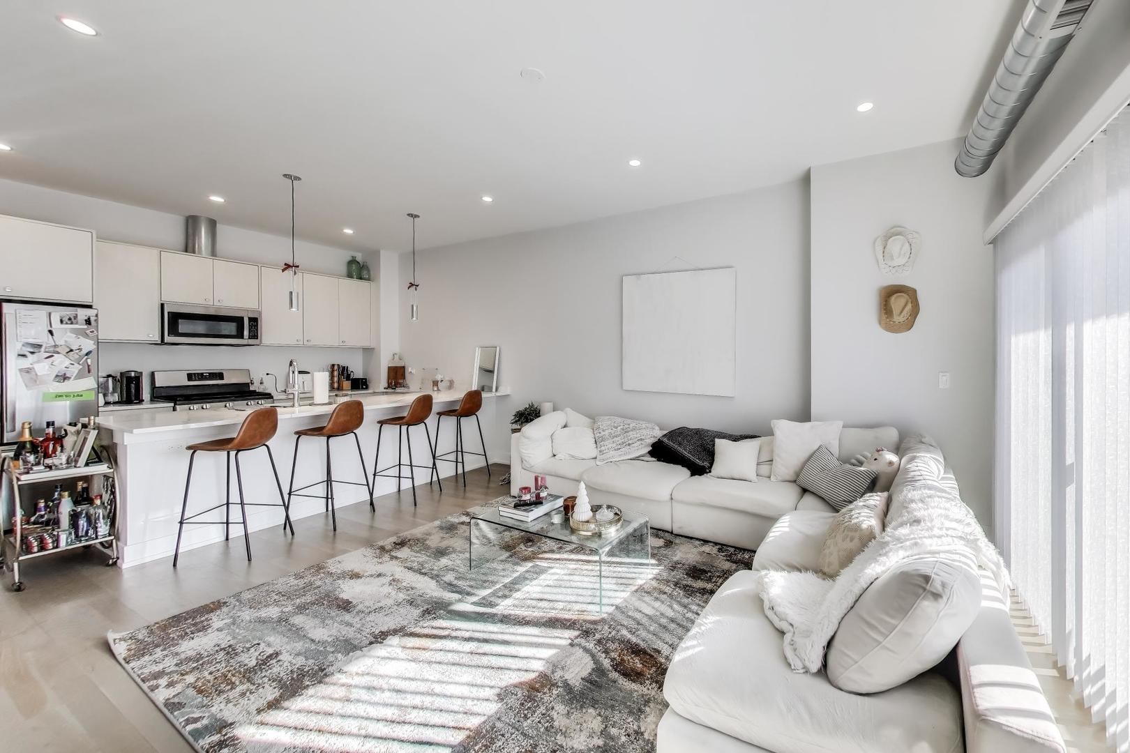 1534 W Fullerton Avenue 3