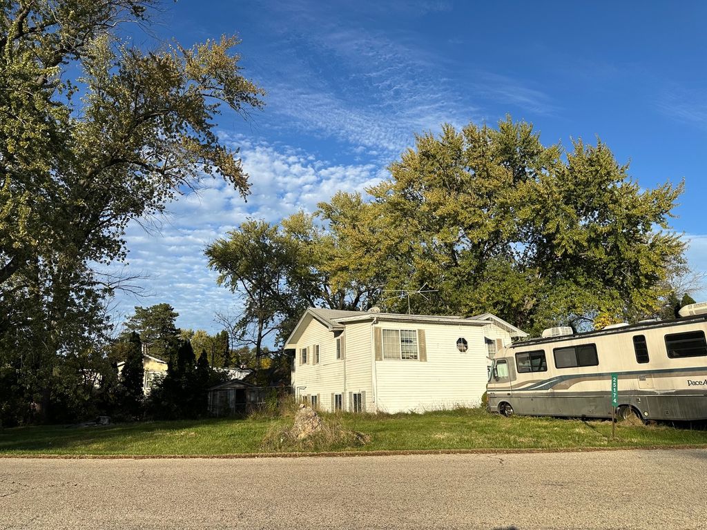 Photo for 25174 W Claridan Avenue, Antioch, IL 60002 (MLS # 12500193)