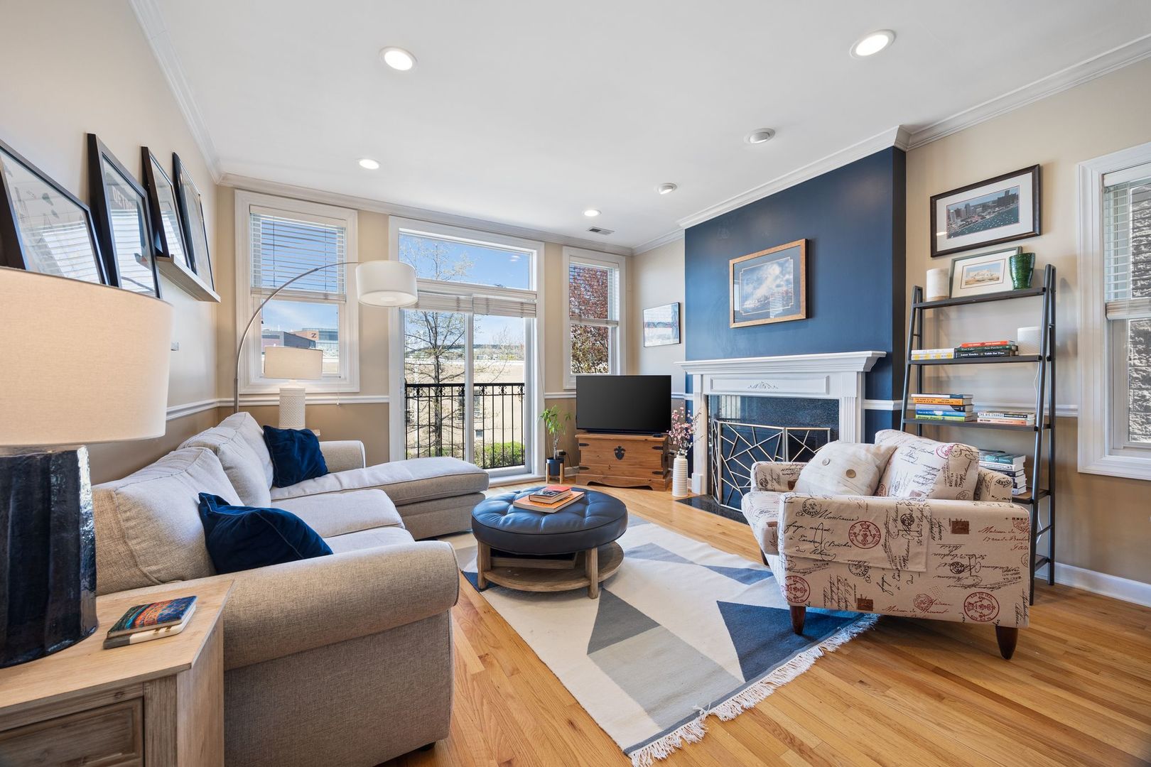 1107 W Cornelia Avenue 2E